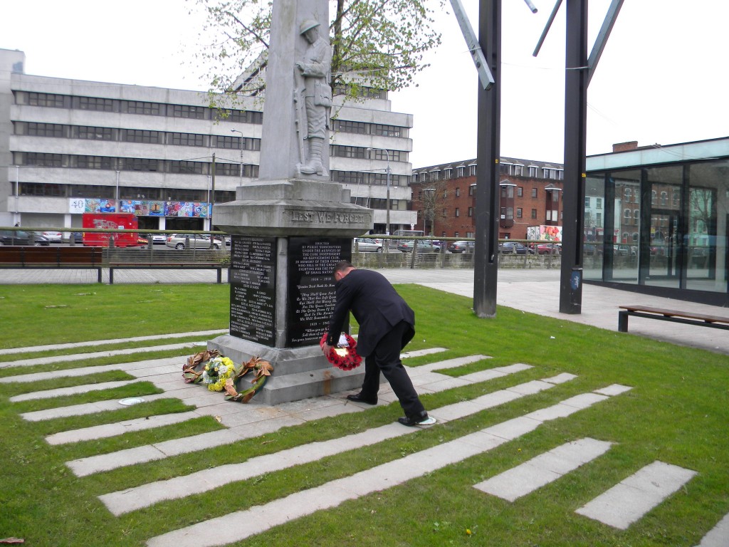 Honorary Secretary of The RMFA laying a wreath at The War Memorial, Cork to commemorate Gallipoli Day