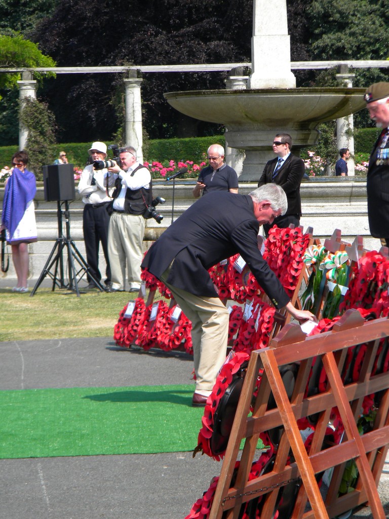 Mr. Liam Nolan of The RMFA laying a wreath at Islandbridge