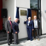 Pa Rochfort and Finola Cronin unveiling the plaque